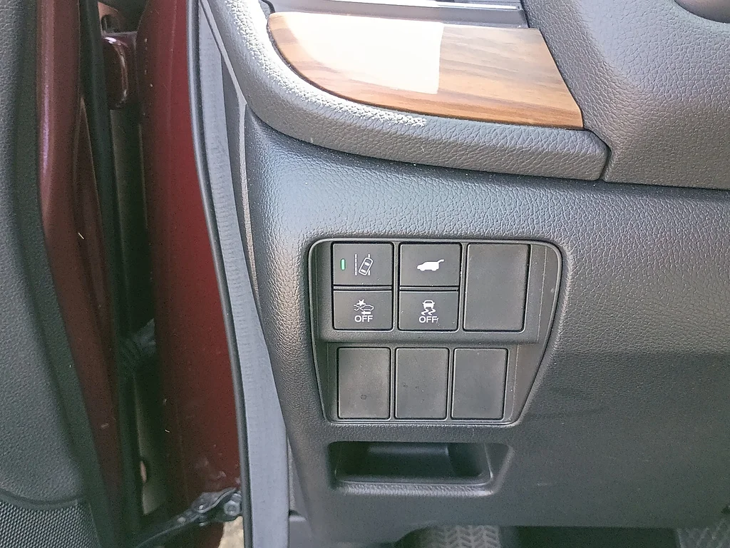 Certified Used 2018 RED Honda EX-L image 17