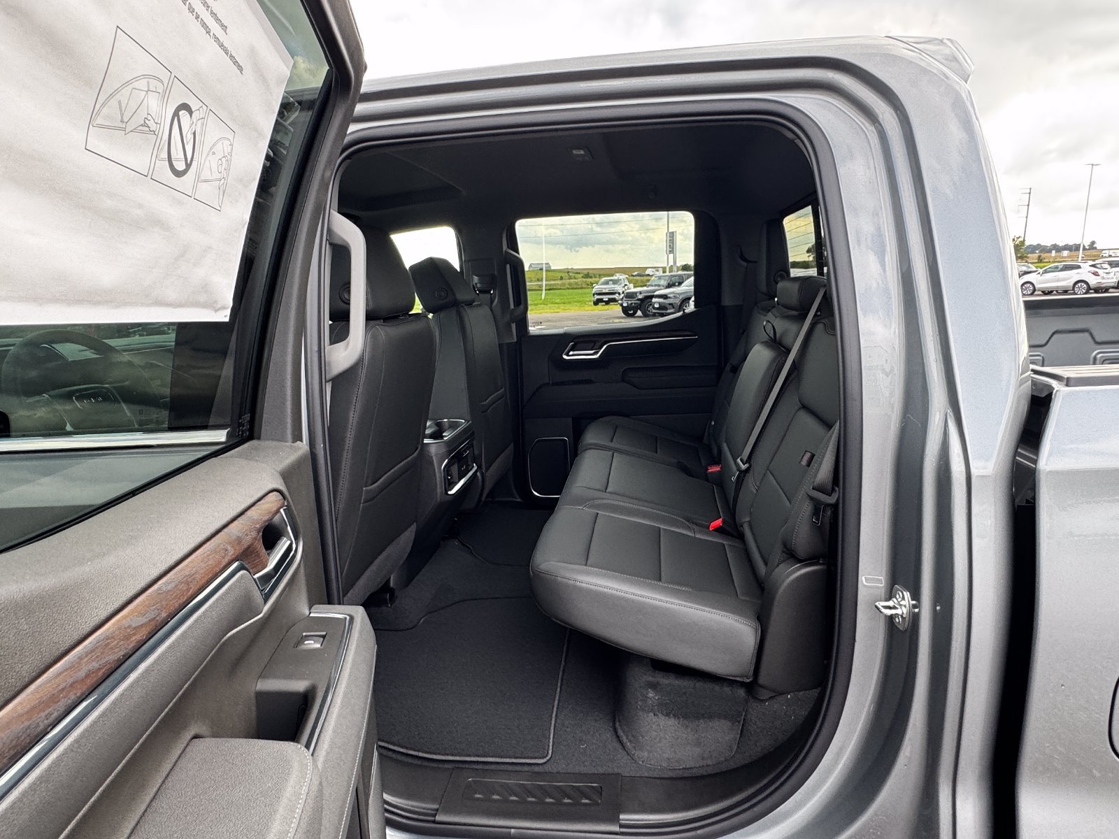2026 GMC Sierra 1500 SLT - Photo 10
