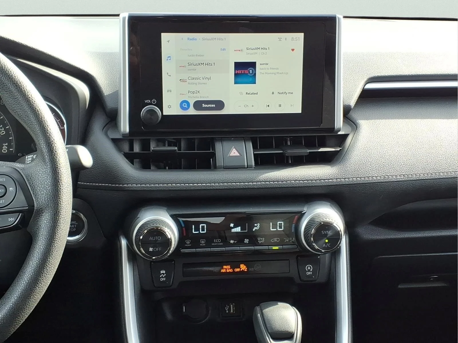 2024 Toyota RAV4 XLE - Photo 13