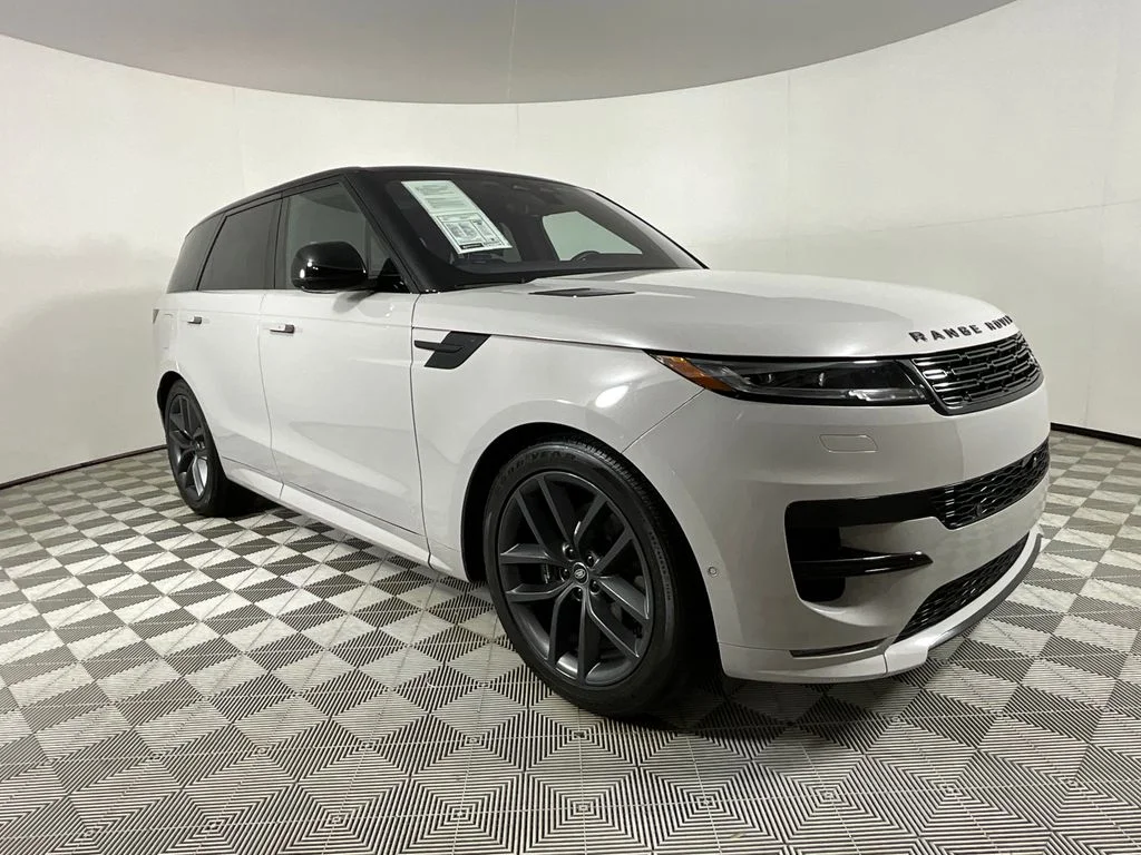 Used 2023 Gray Land Rover SE Dynamic image 6