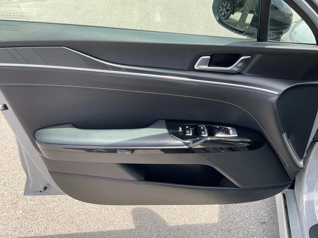 Used 2025 Wolf Gray Kia GT-Line image 19