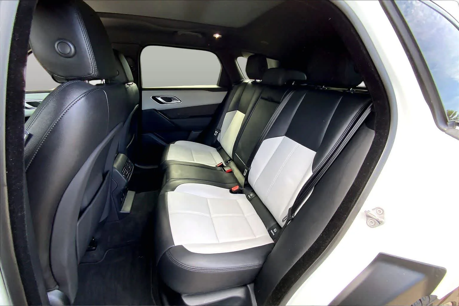 Used 2026 Fuji White Land Rover S image 20