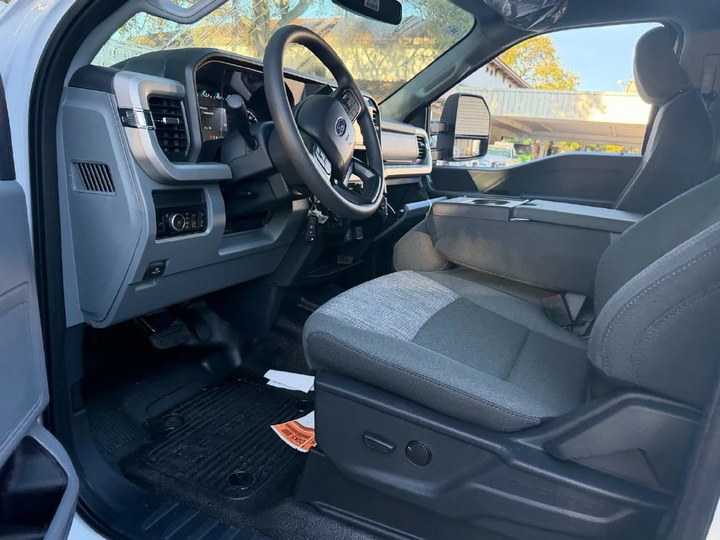 New 2027 Oxford White Ford F-350® XLT image 12