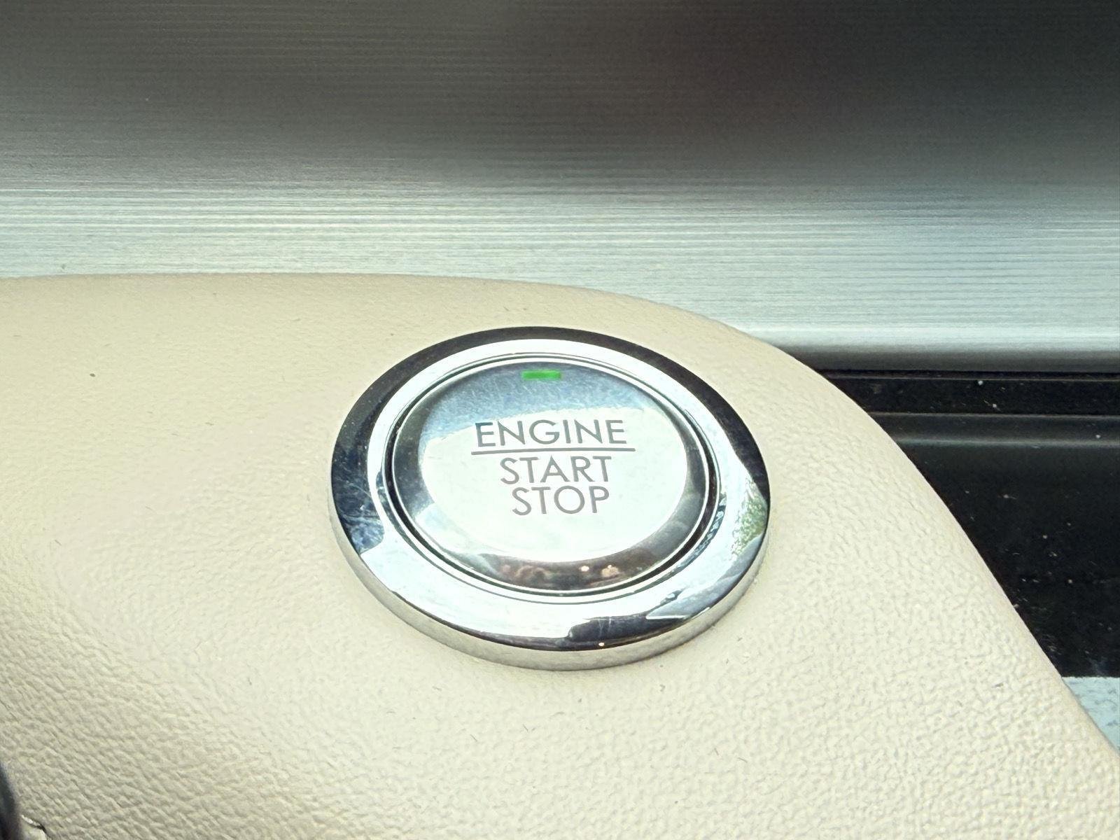 Used 2024 Silver Radiance Metallic Clearcoat Lincoln Premiere image 35