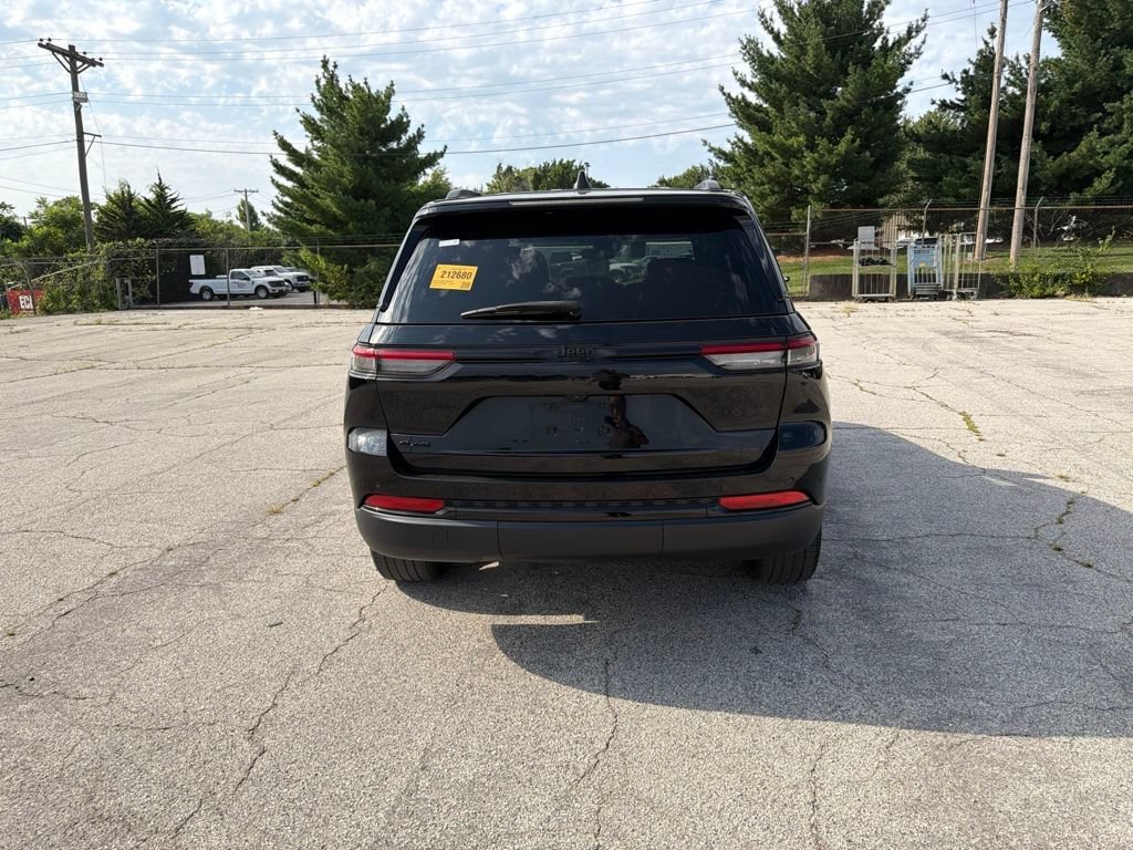 Used 2023 Diamond Black Jeep Altitude image 4