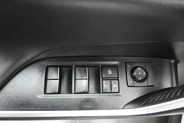 Used 2022 White Toyota Adventure image 21