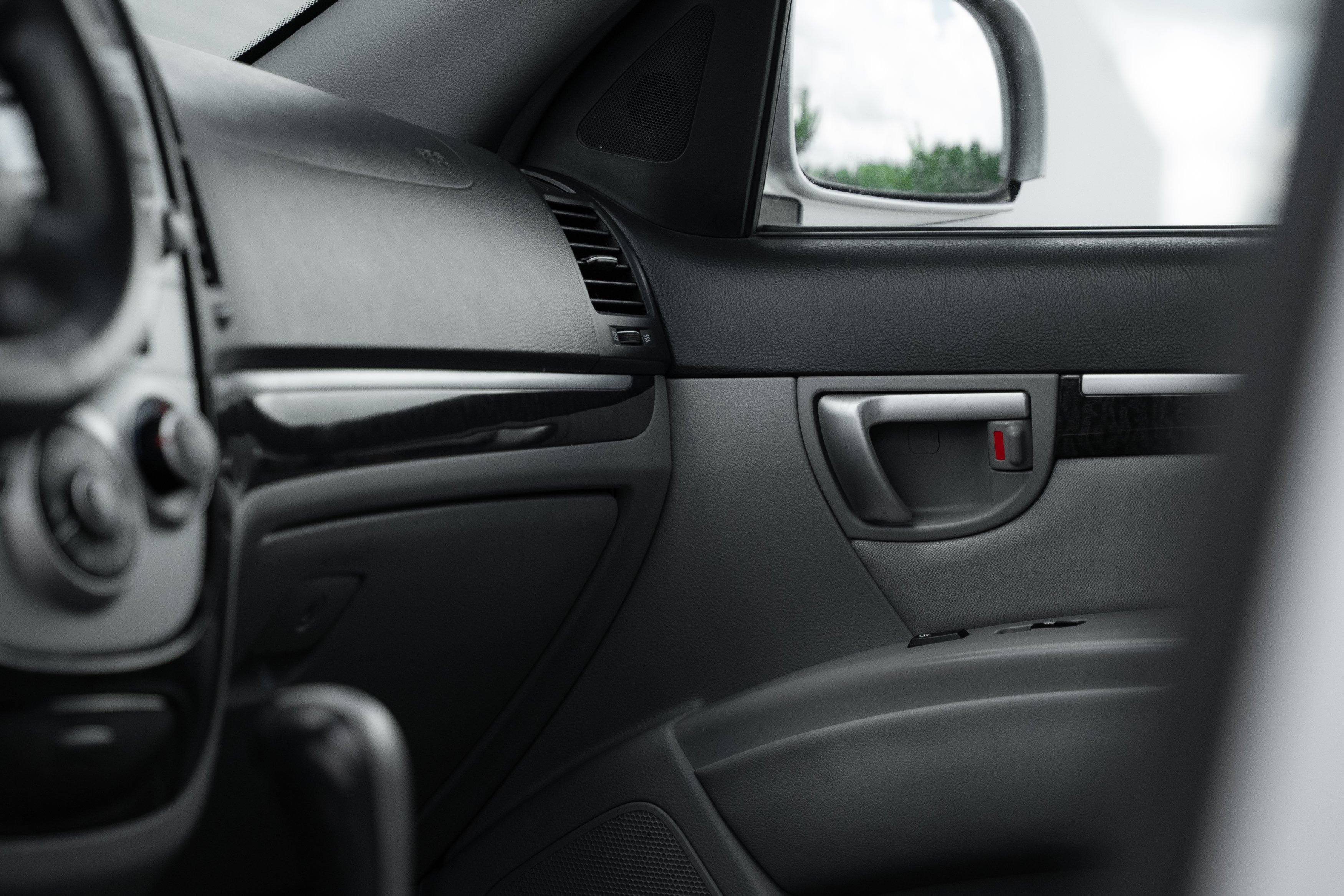 Used 2007 Bright Silver Hyundai SE image 15