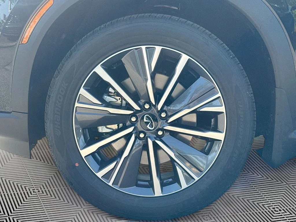 New 2027 MINERAL BLACK INFINITI Luxe FWD image 34