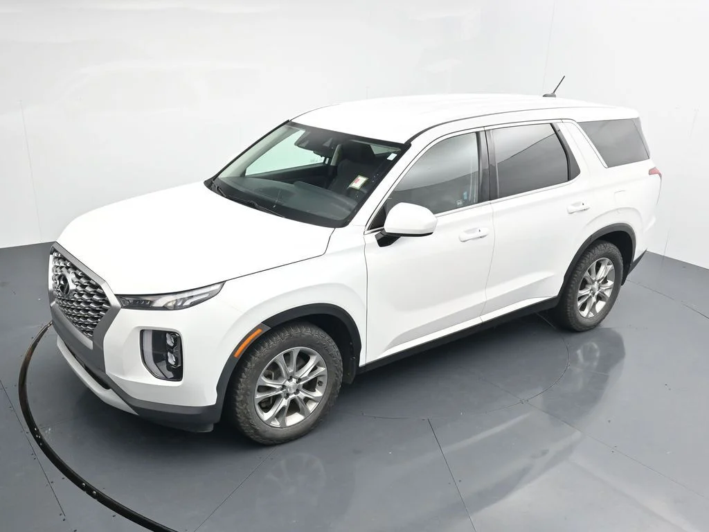 Used 2021 White Hyundai SE image 23