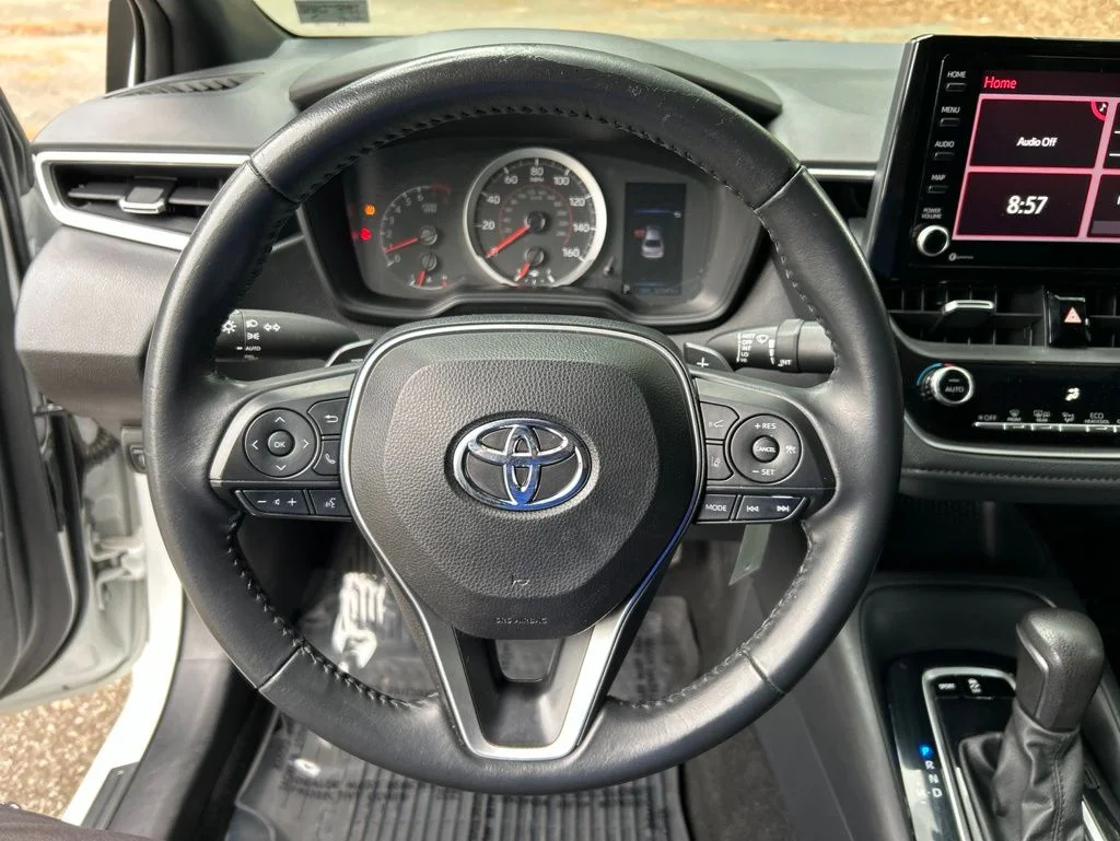 Used 2022 White Toyota SE image 19