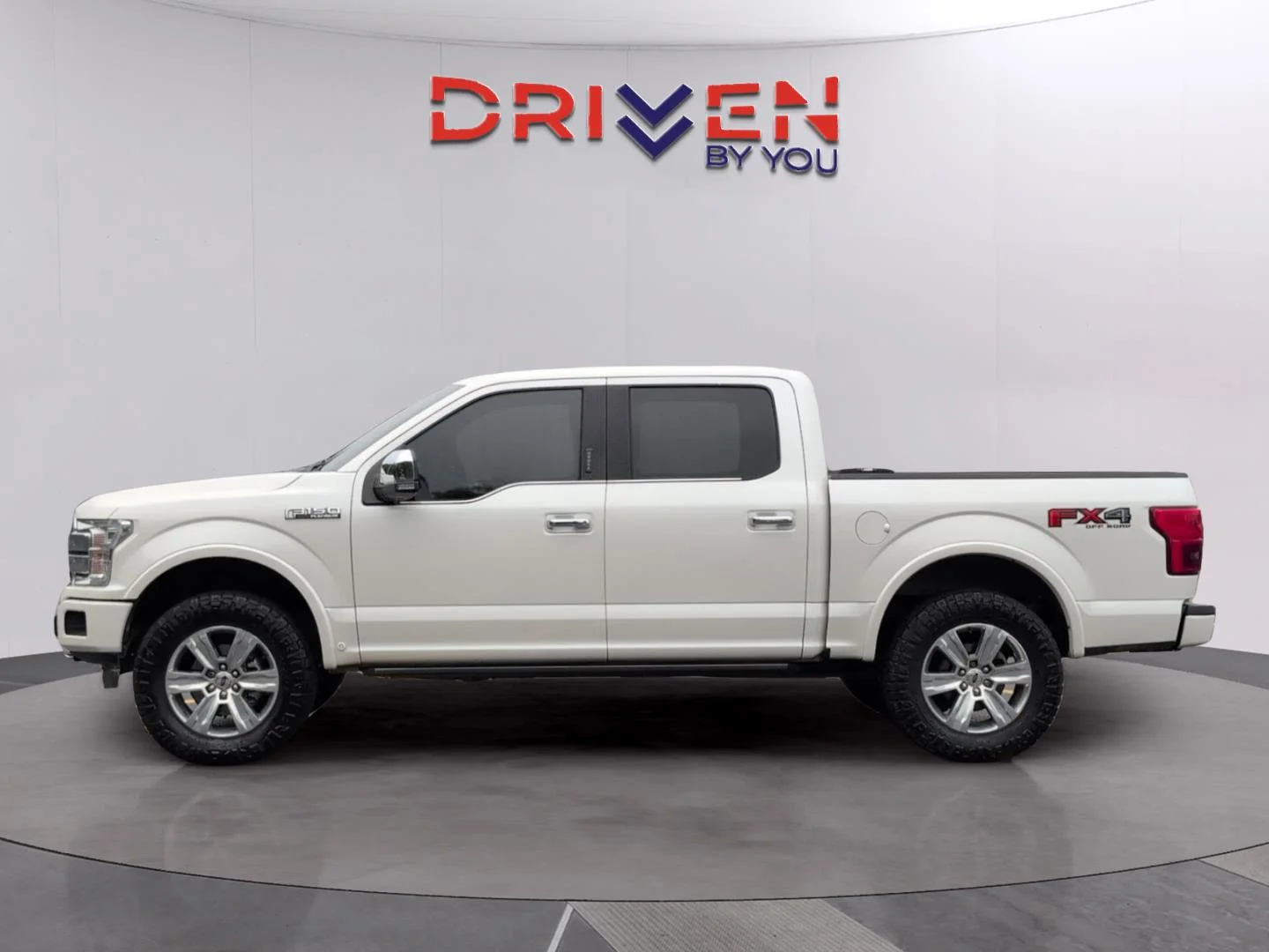 Used 2018 White Platinum Metallic Tri-Coat Ford Platinum image 2