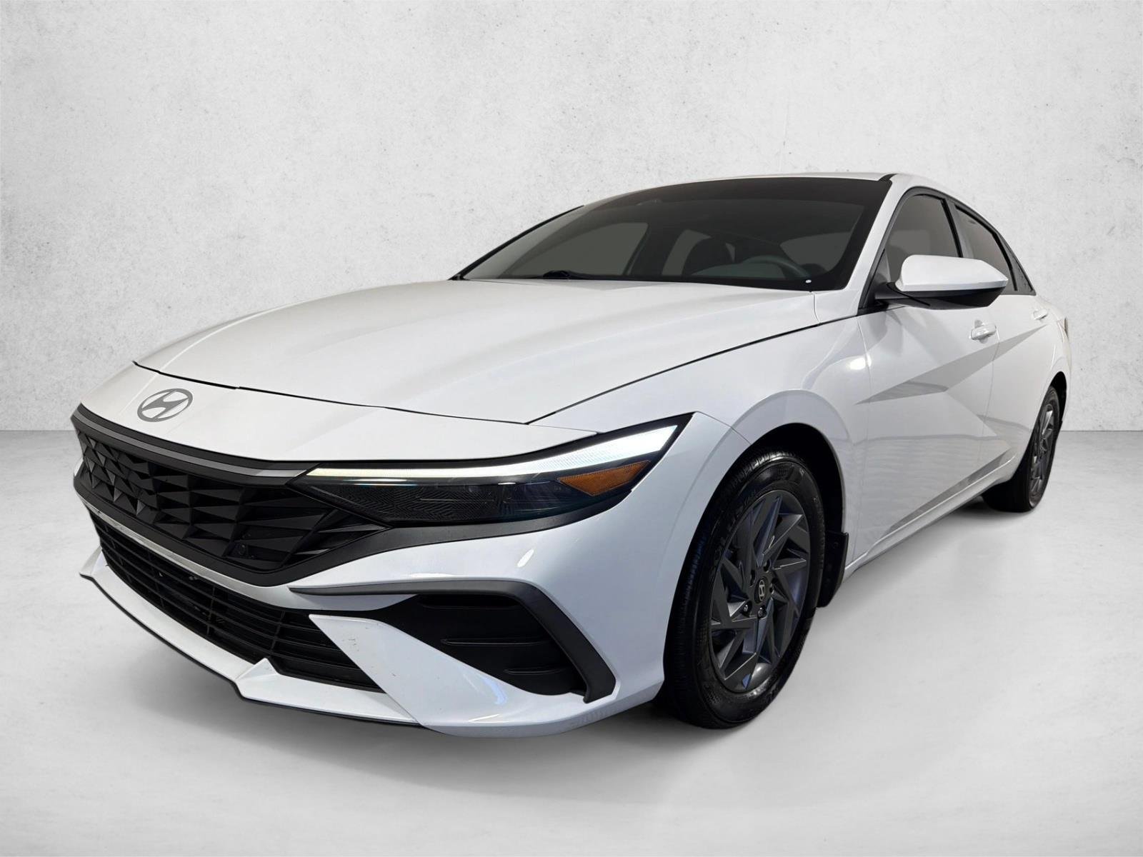 Used 2024 Serenity White Hyundai SEL image 8