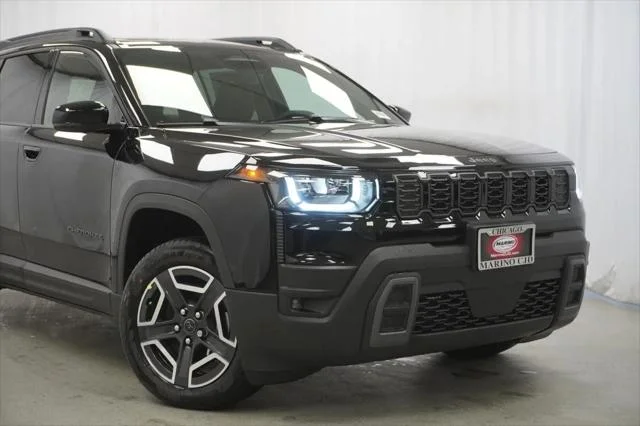 New 2026 Diamond Black Crystal Pearl-Coat Exterior Paint Jeep Limited image 3