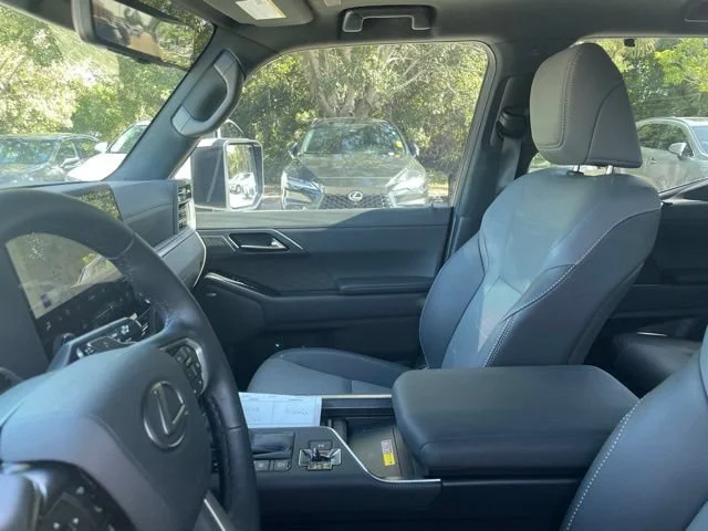 Certified Used 2025 White Pearl Lexus GX 550 Luxury+ image 9