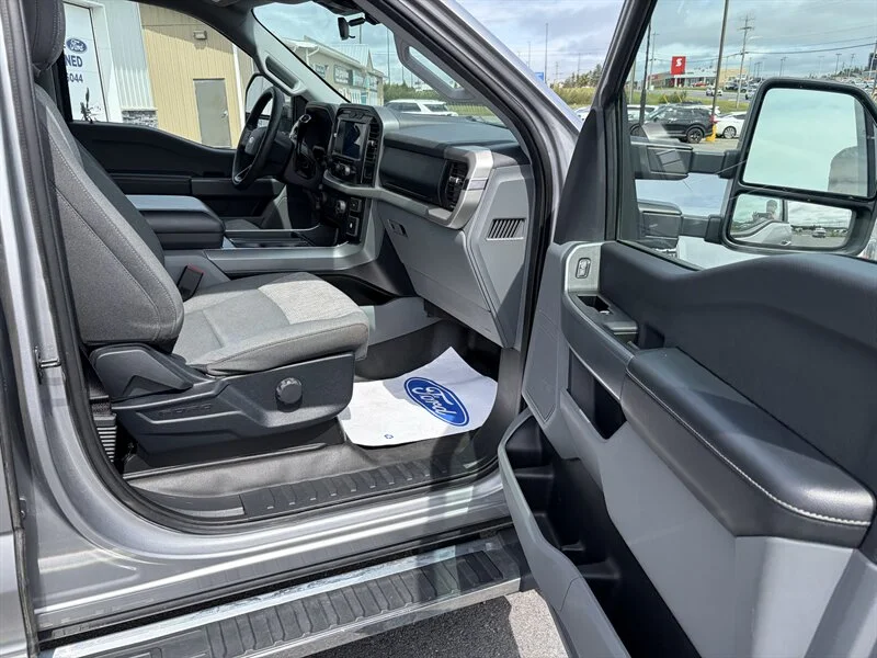 Used 2021 Silver Ford XLT image 7