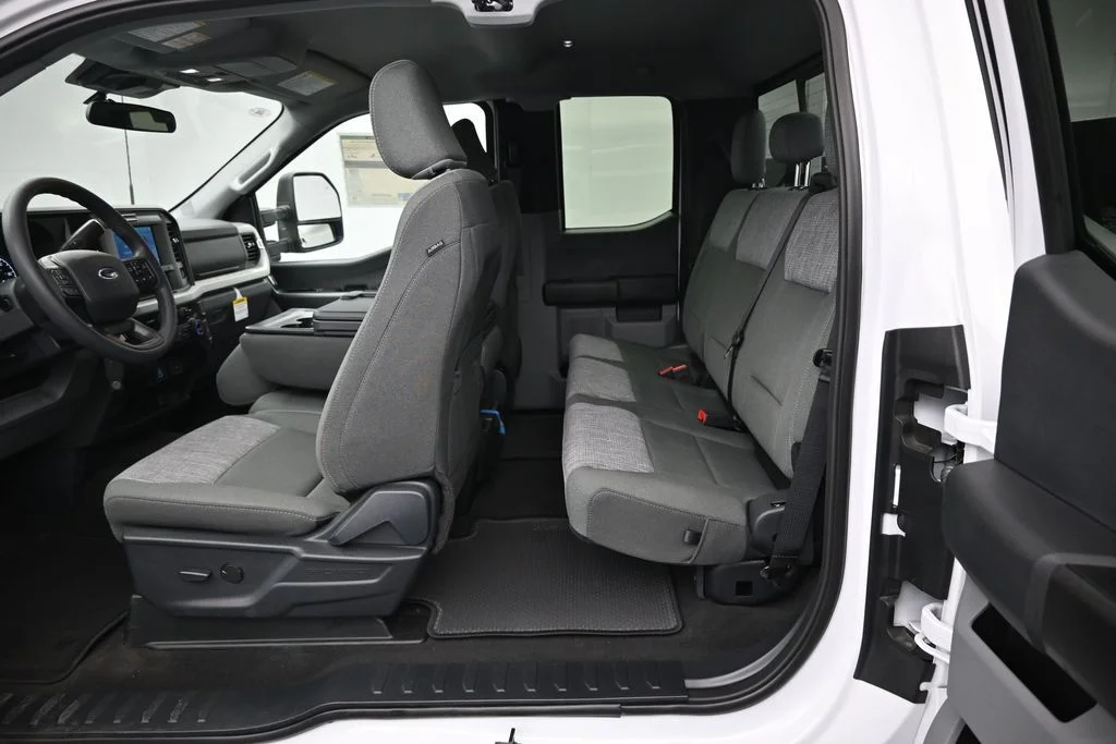 New 2026 Oxford White Ford XLT image 17