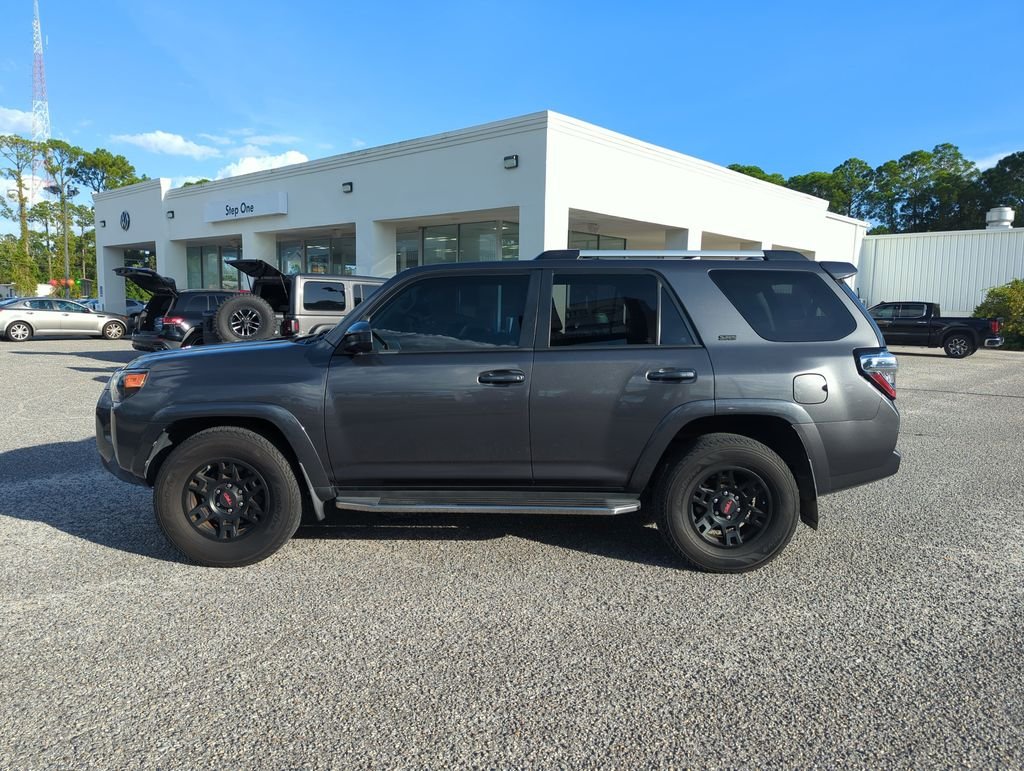 Used 2019 Gray Toyota SR5 image 4