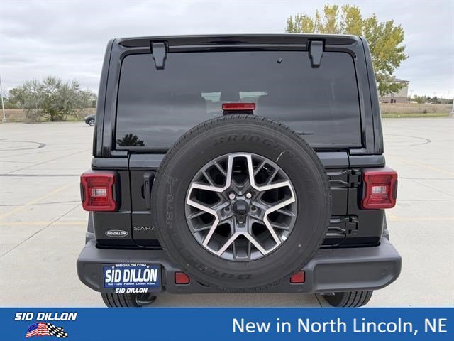 New 2026 Black Clearcoat Jeep Sahara image 4
