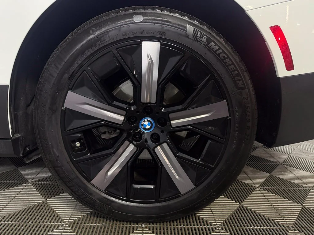 Used 2024 White BMW xDrive50 image 12