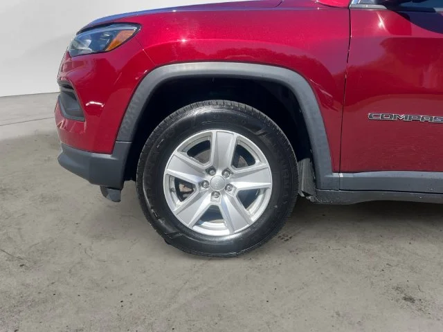 Used 2022 Red Jeep Latitude image 14