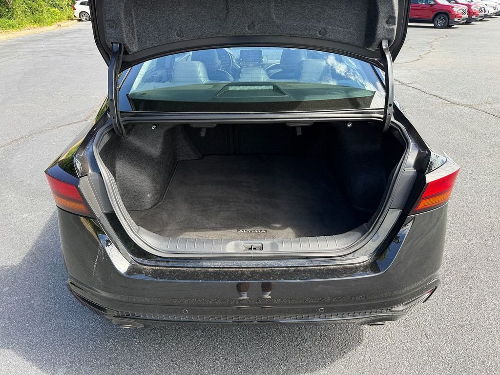 Used 2025 Black Nissan 2.5 SR image 8