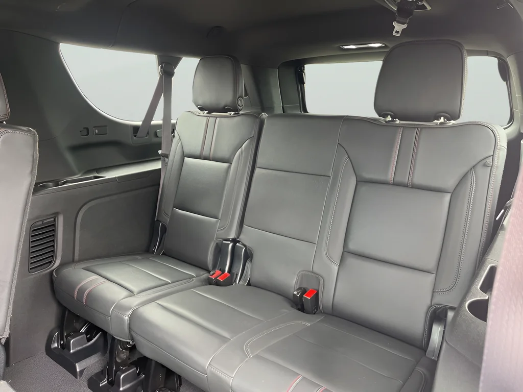 2023 Chevrolet Suburban RST - Photo 18