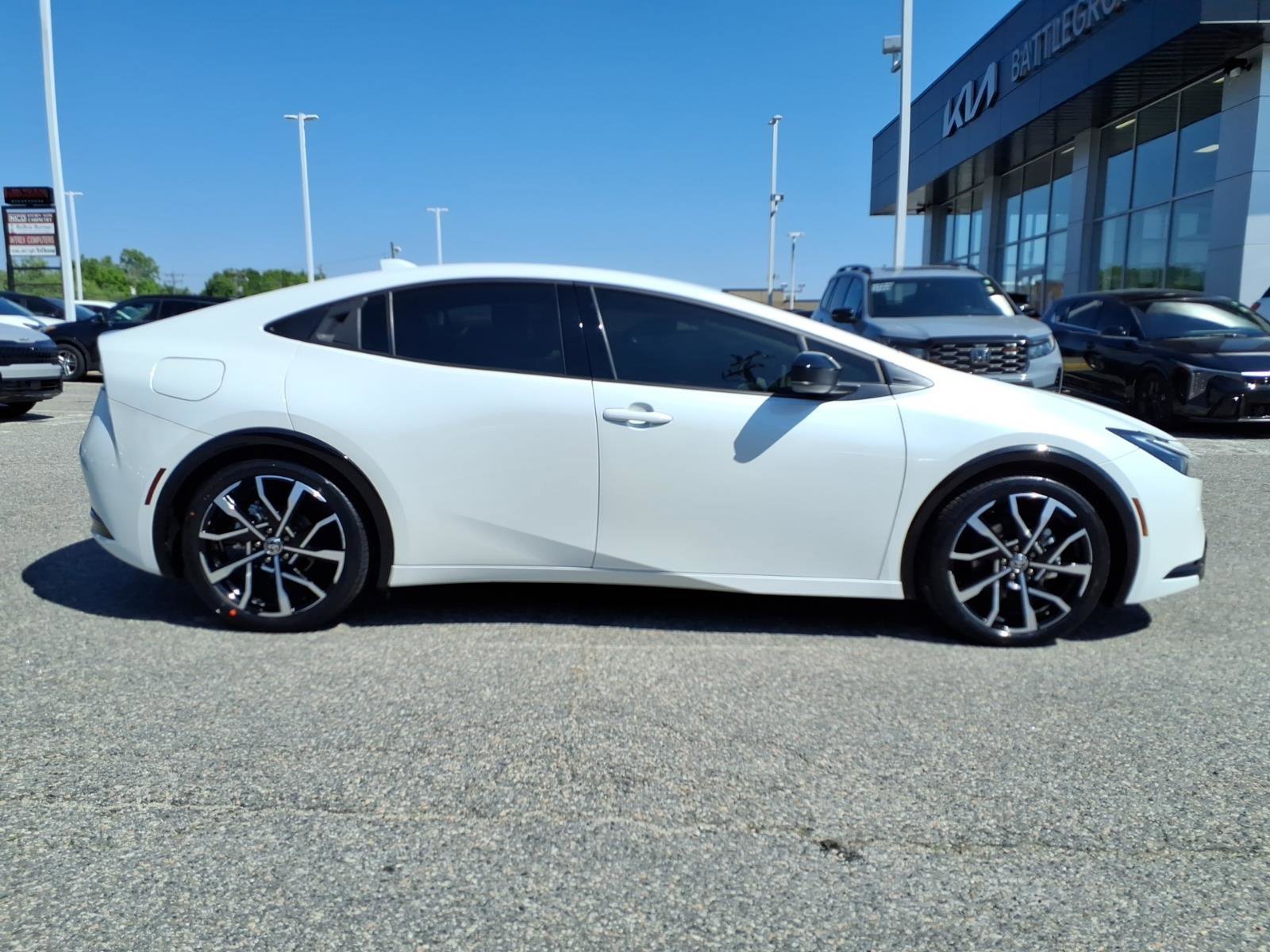 Used 2023 Wind Chill Pearl Toyota XSE image 25