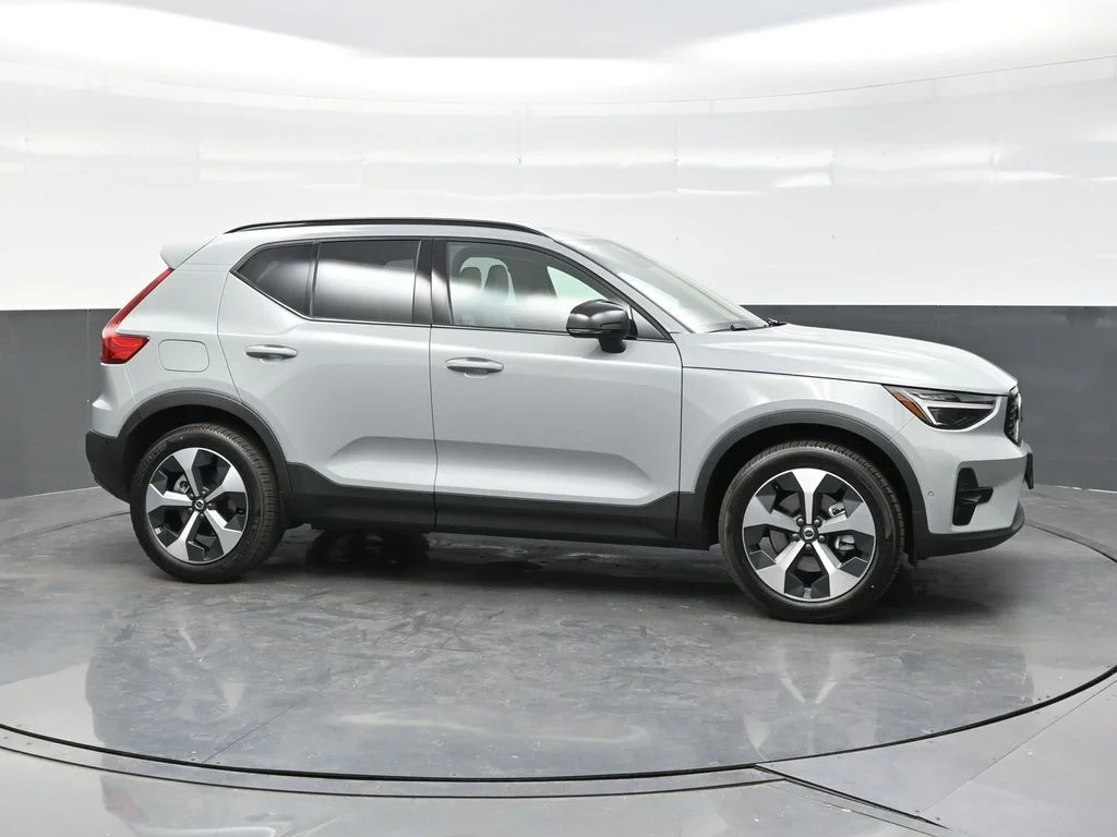 Used 2026 Vapour Grey Volvo Plus image 8