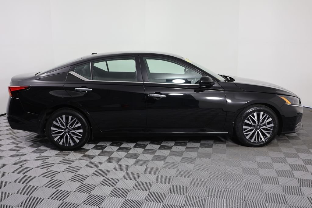 Used 2023 Black Nissan 2.5 SV image 9