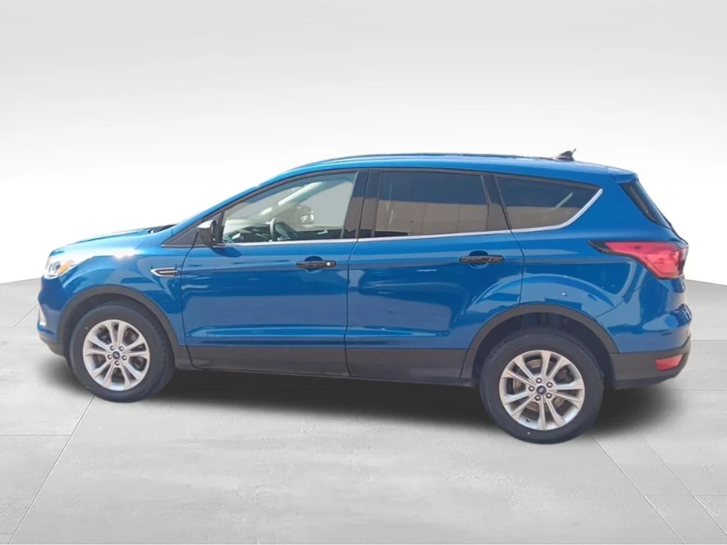 Used 2019 Lightning Blue Metallic Ford SE image 3
