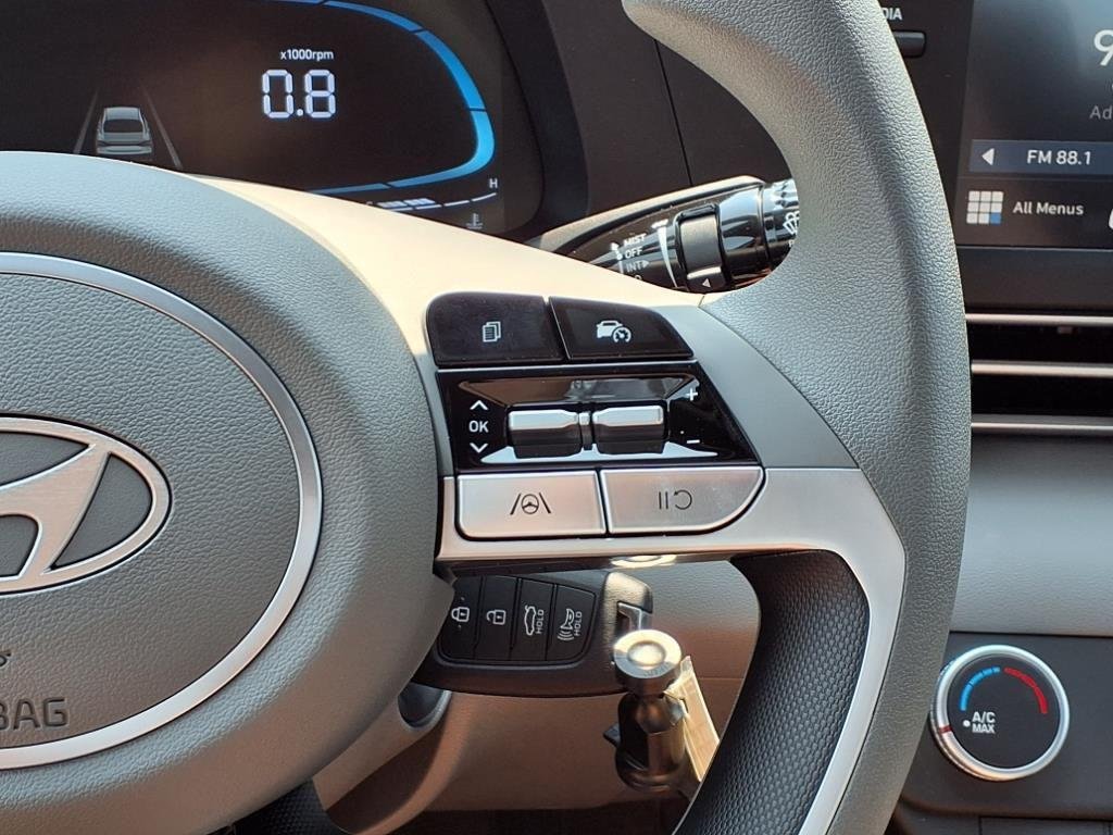 2025 Hyundai Elantra SE - Photo 22