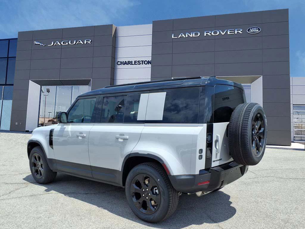 New 2026 Borasco Grey Metallic Land Rover S image 3
