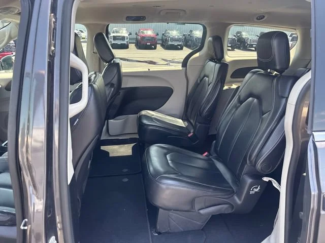 Used 2021 Gray Chrysler LXI image 28