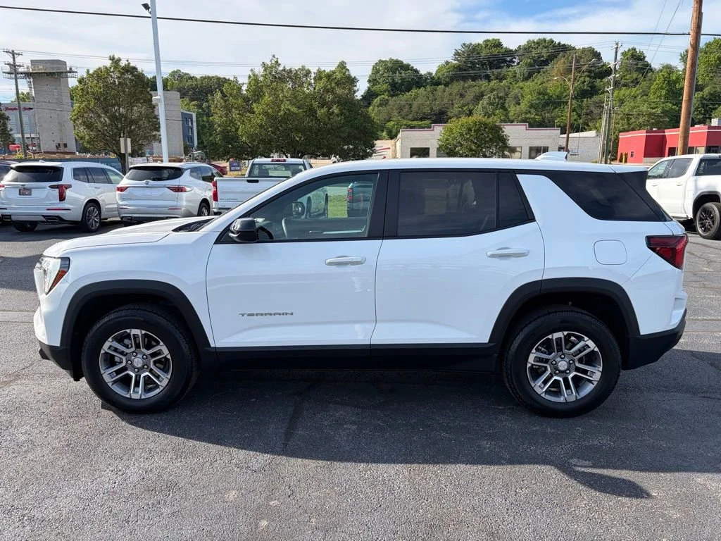 Used 2025 Summit White GMC Elevation image 4