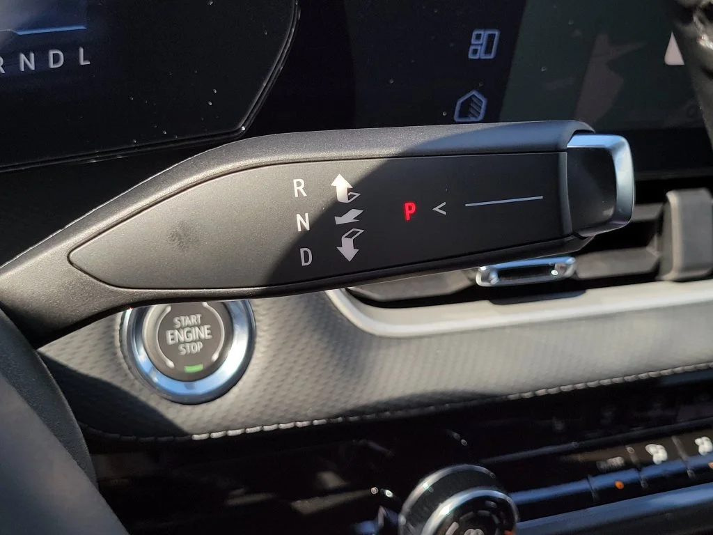 New 2027 Summit White Chevrolet LT image 30