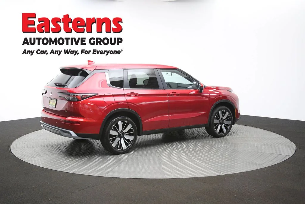 Used 2025 Red Mitsubishi SE image 43