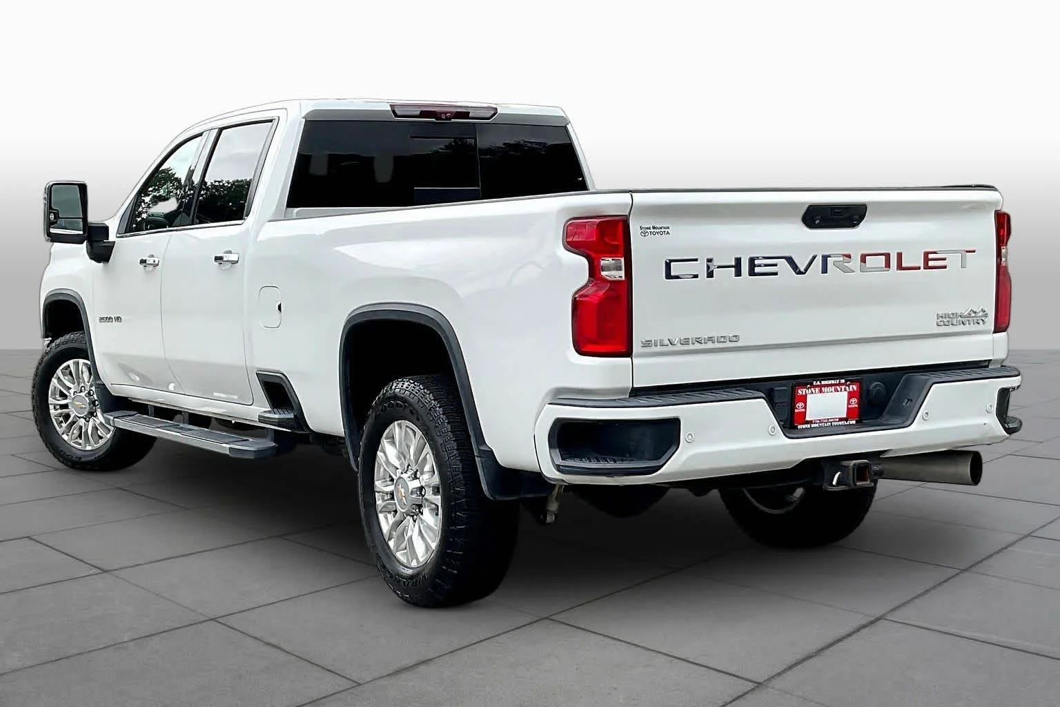 Used 2023 Iridescent Pearl Tricoat Chevrolet High Country image 23