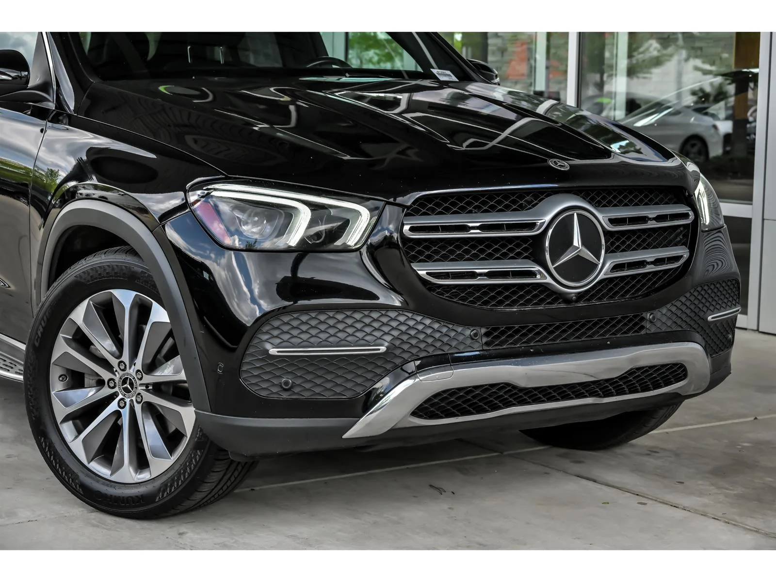 Used 2021 Black Mercedes-Benz GLE 350 4MATIC® image 2