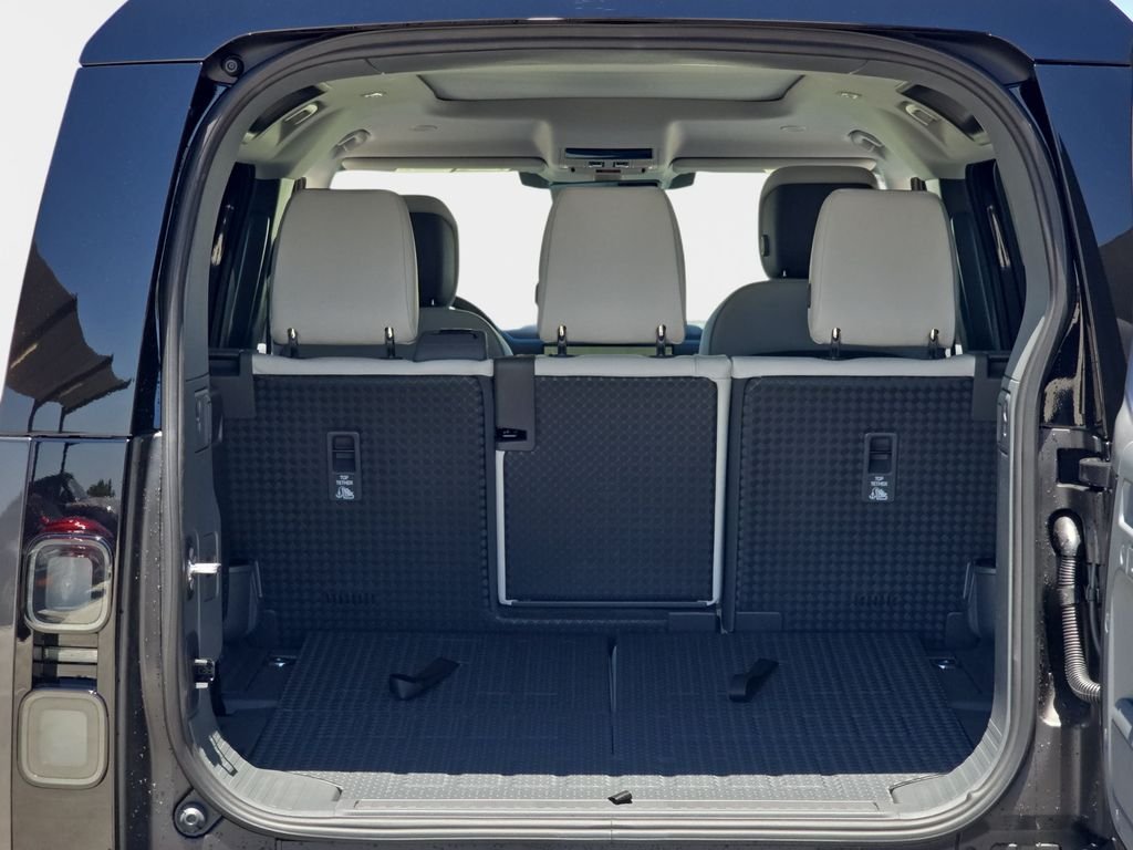 New 2026 Carpathian Grey Land Rover X-Dynamic SE image 12