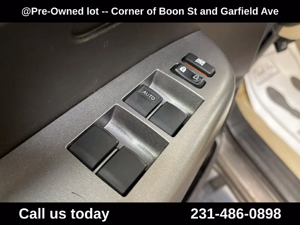 Used 2011  Toyota Grade image 15