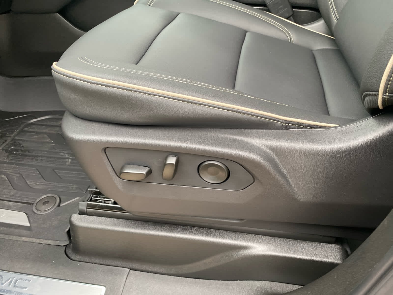 2026 GMC Yukon XL Elevation - Photo 14