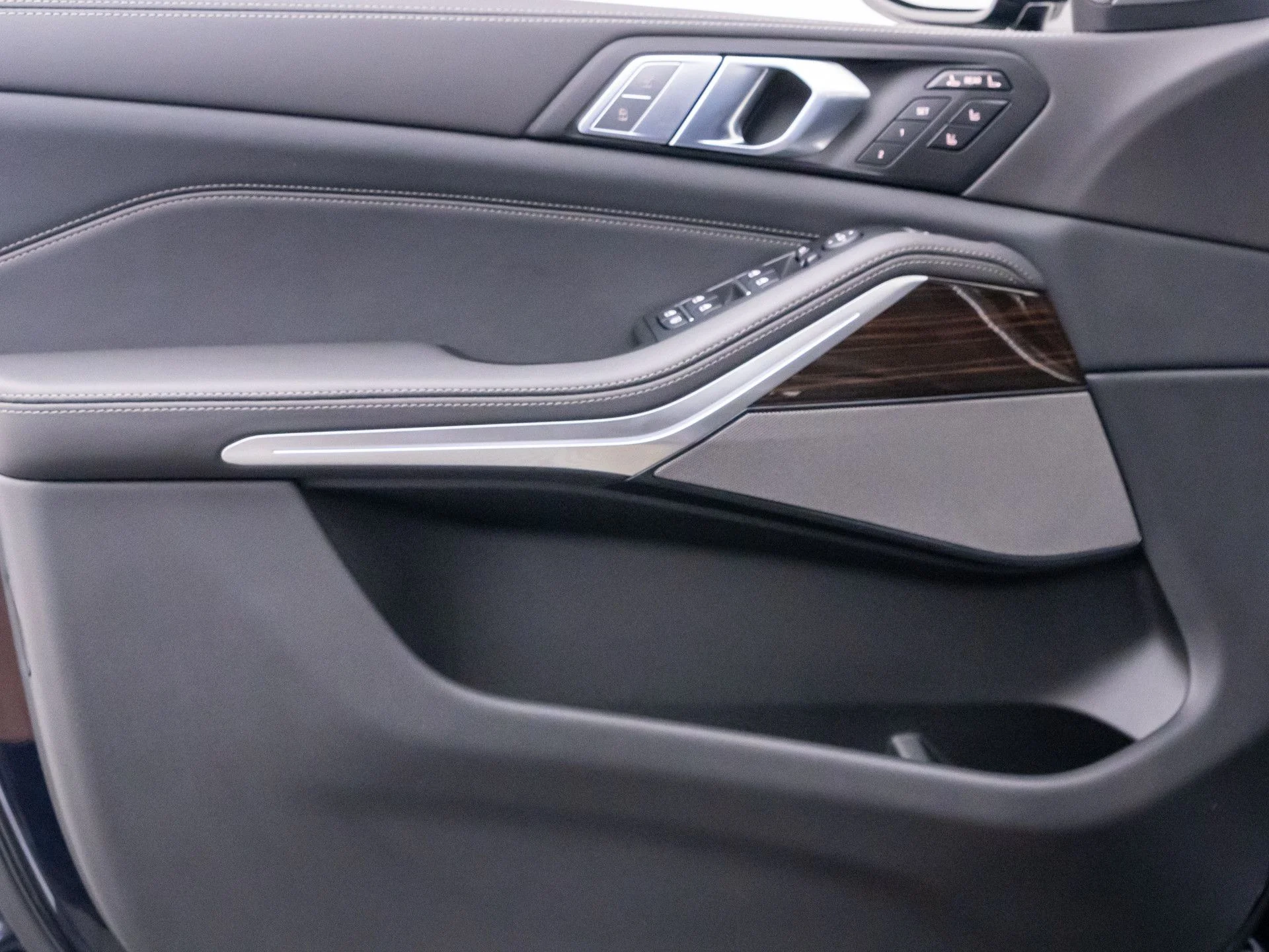 New 2027 Black BMW xDrive40i image 14