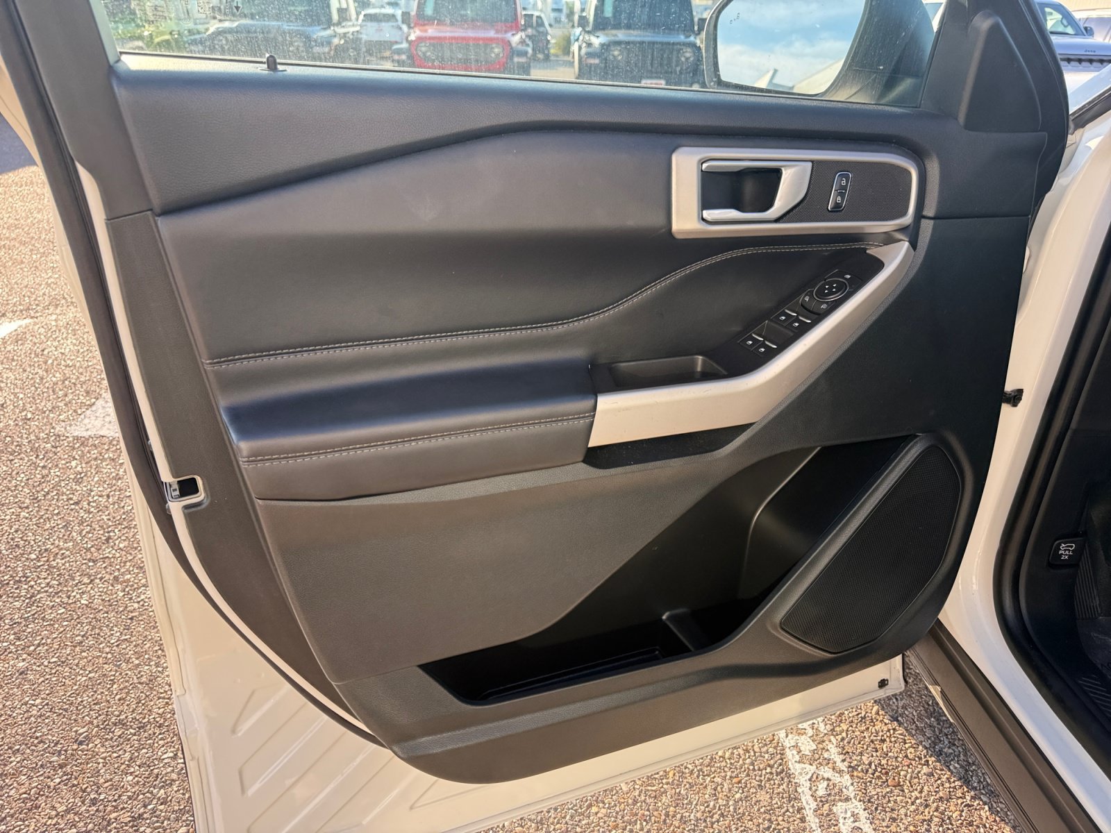 Used 2023 White Metallic Ford XLT image 23