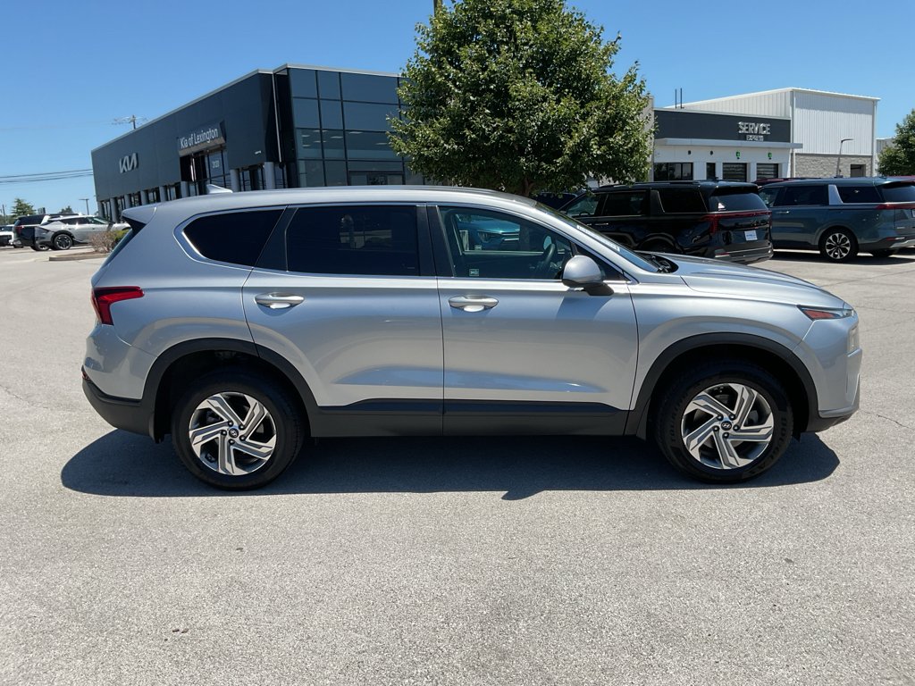 Used 2022 Shimmering Silver Hyundai SE image 10