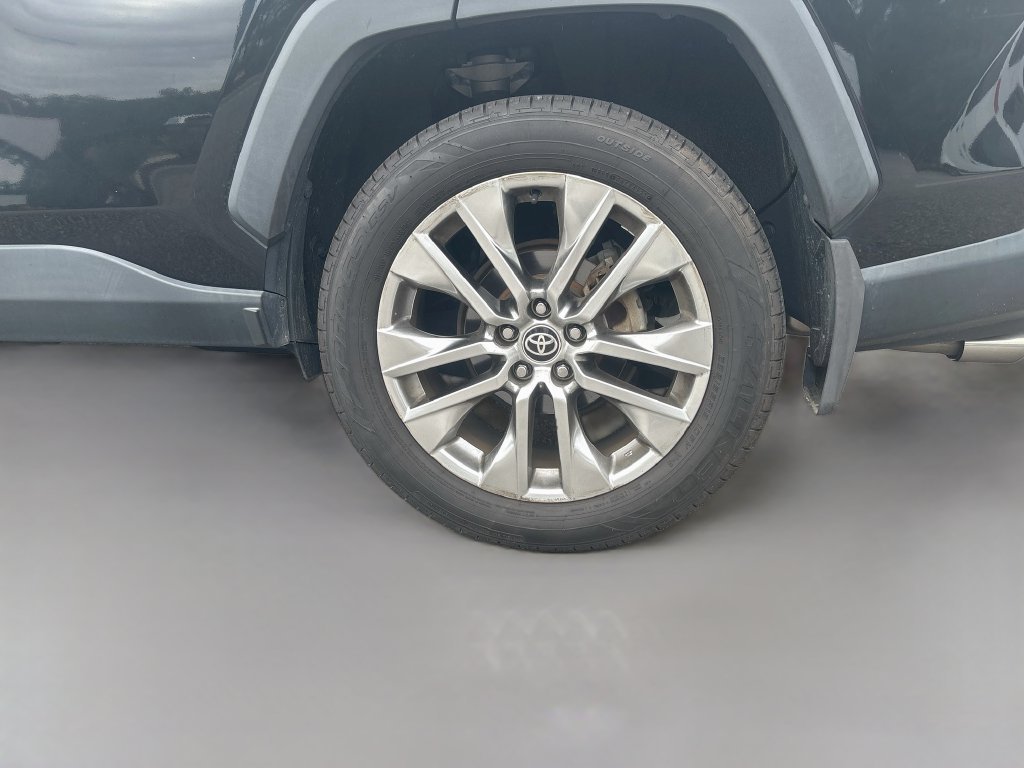 Used 2021 Black Toyota XLE Premium image 13