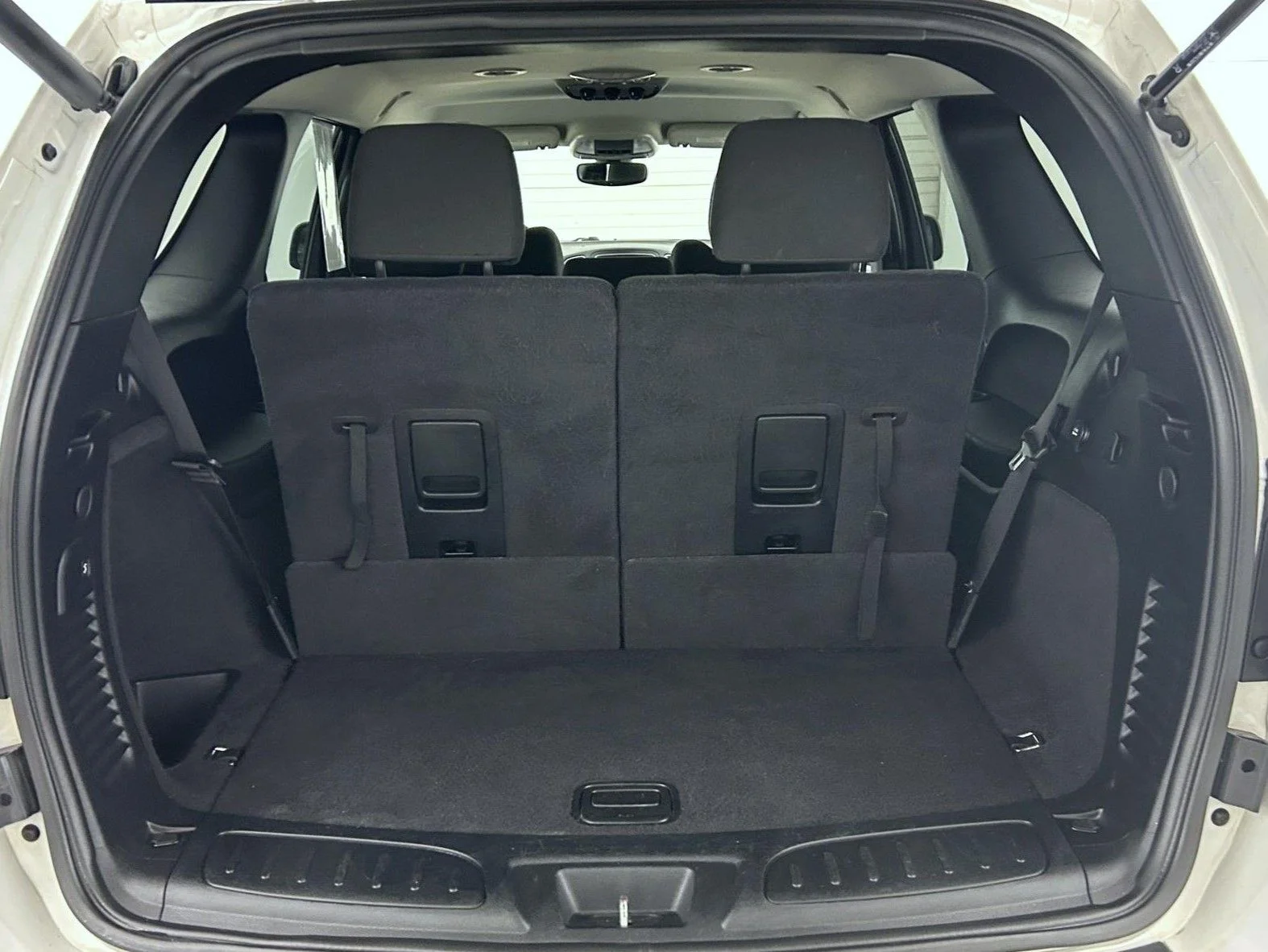 Used 2020 White Dodge SXT Plus image 24