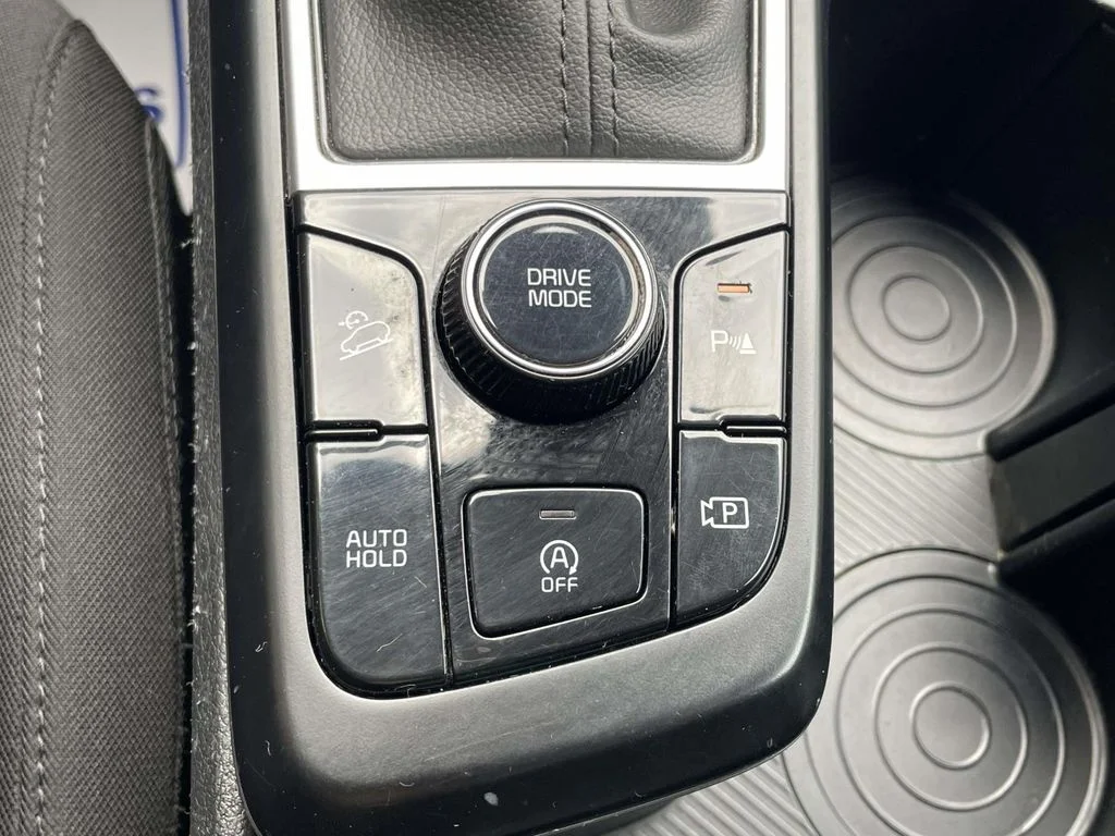 Used 2025 White Kia LX image 28