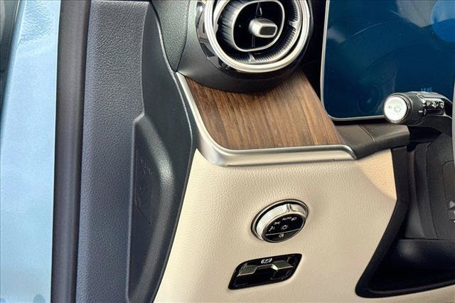 New 2026 Verde Silver Metallic Mercedes-Benz GLC 300 image 40