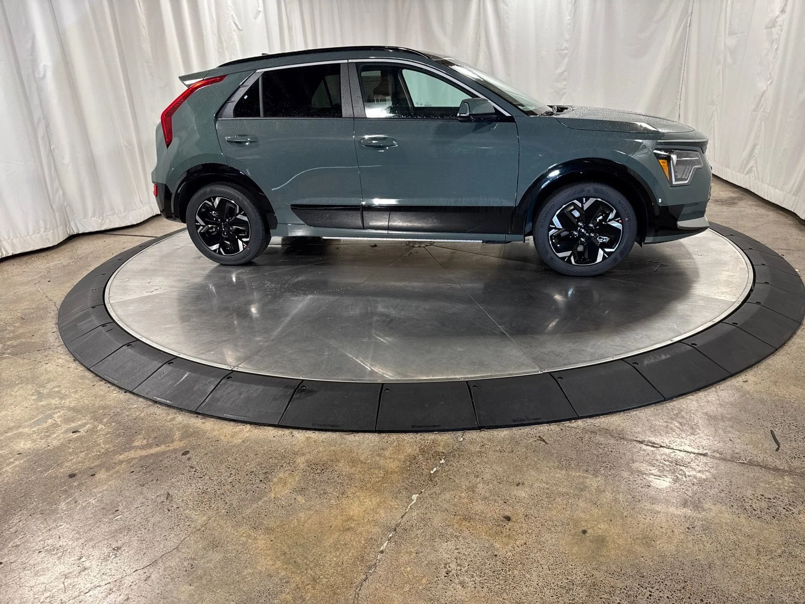 New 2026 Green Kia Wind image 6