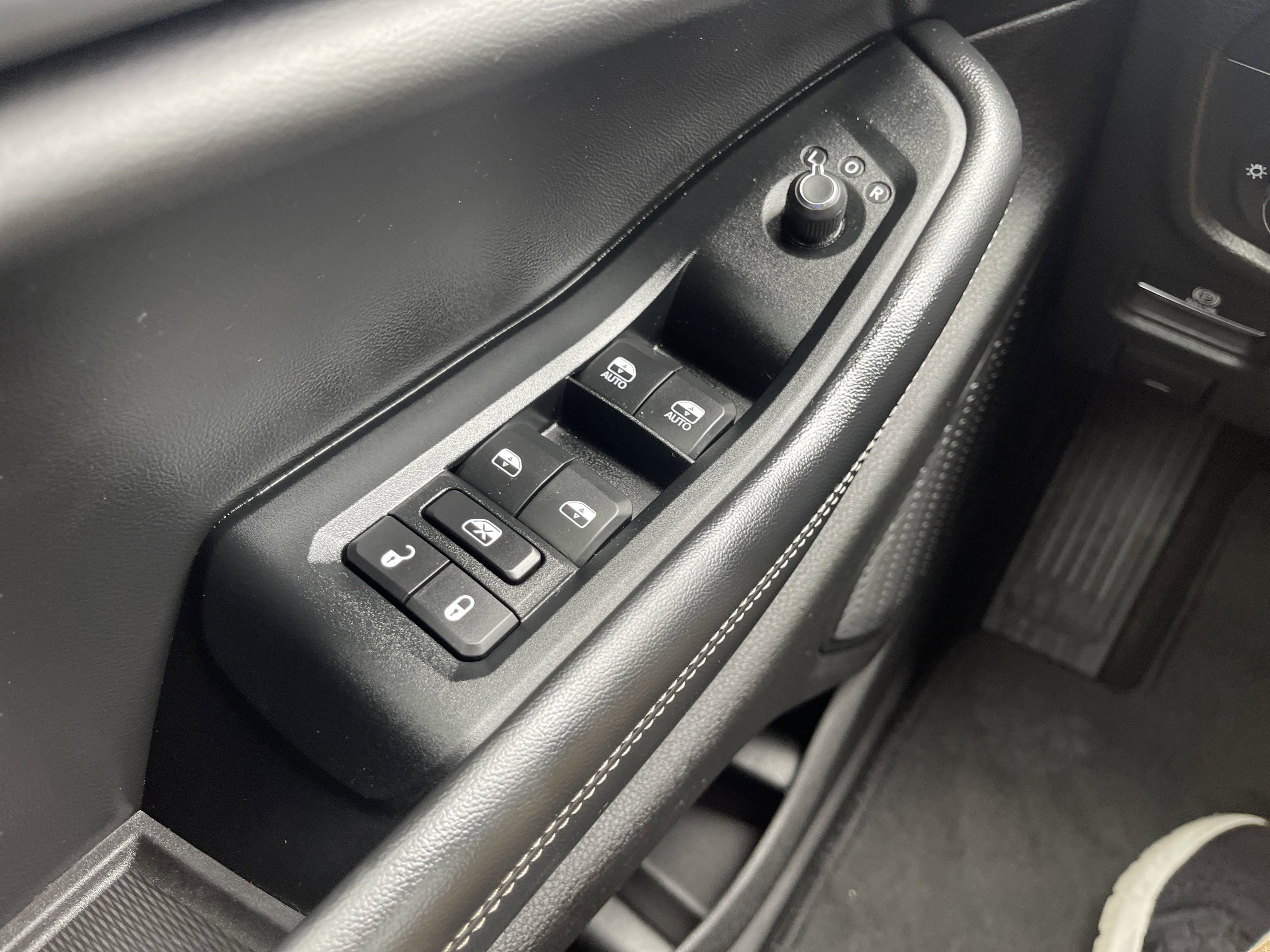 Used 2023 Velvet Red Pearlcoat Jeep Altitude image 19